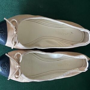 CHANEL Two-Tone Beige and Black Flats